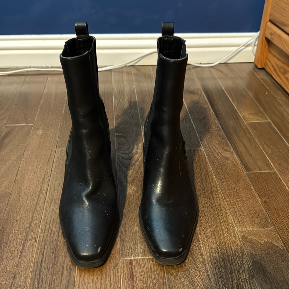 GUC black boots!